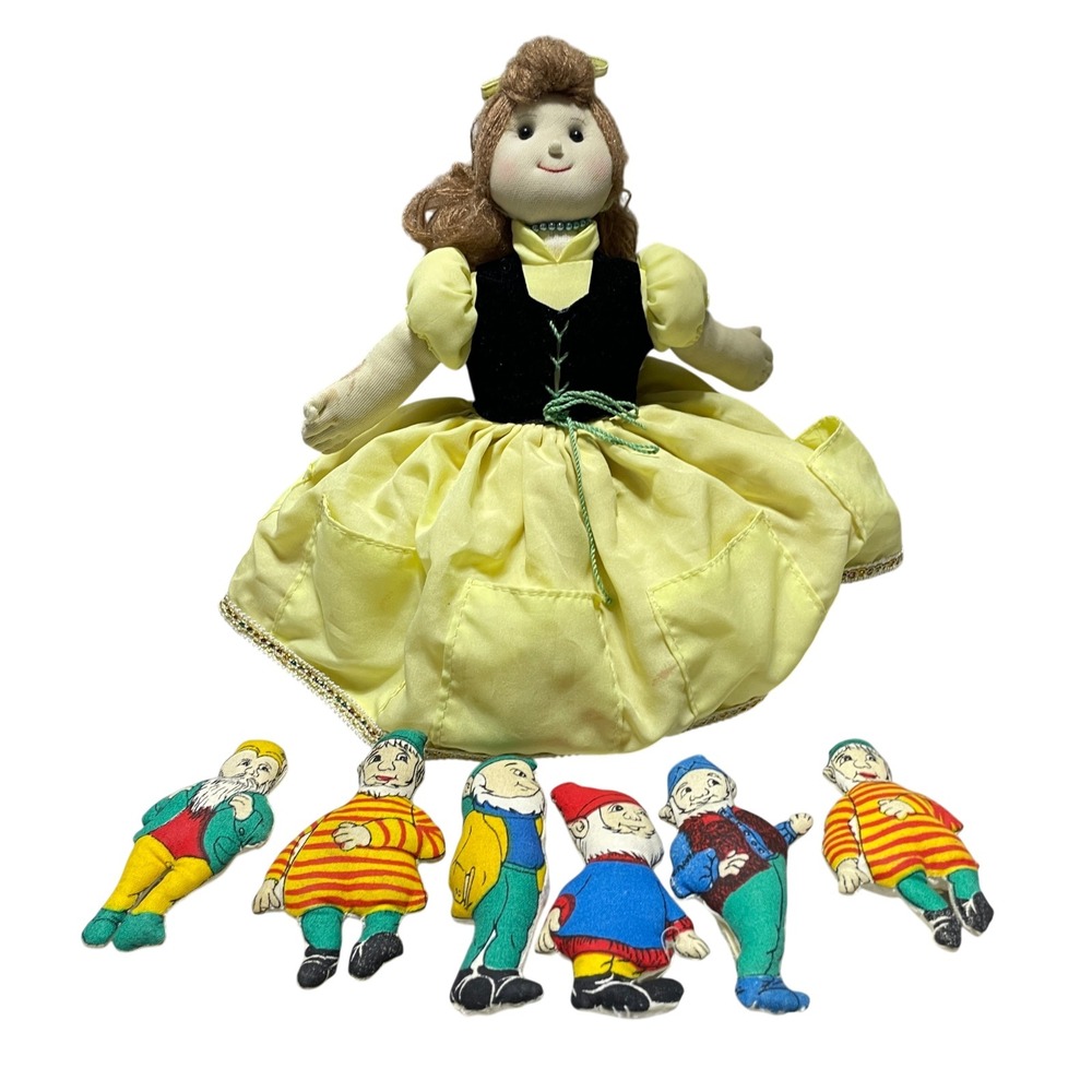 Regency Snow White 6 Dwarfs (opps lost one)‎ Vintage Toy